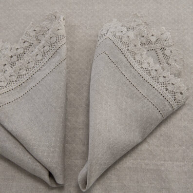 Pure linen napkin with lace