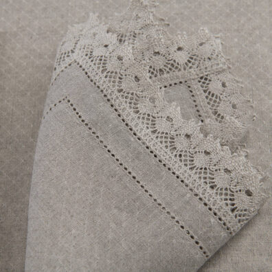 Pure linen napkin with lace, diamond pattern