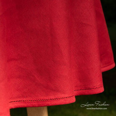 1cm pipping with hemstitch on red round (oval) tablecloth