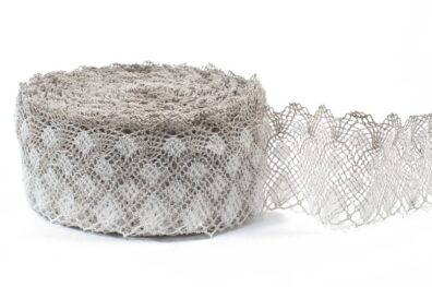 White and natural grey linen lace No. 31