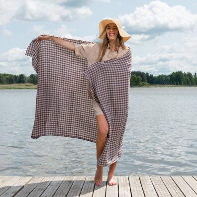 Linen beach towel purple checks