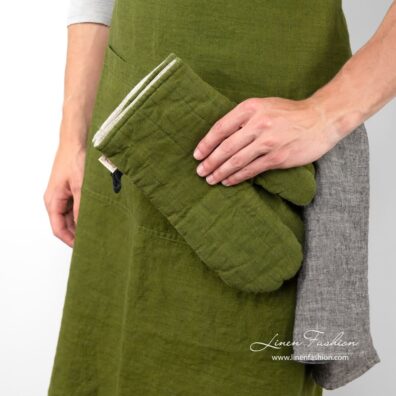 Green colored apron, jazz.
