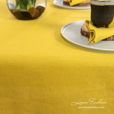 Yellow colored tablecloth, luna.