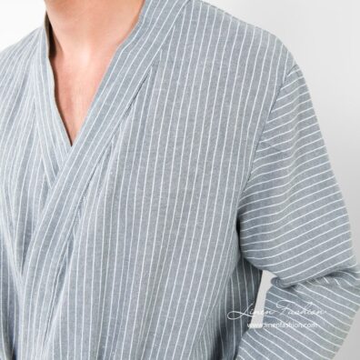 Aras grey linen bathrobe for men.