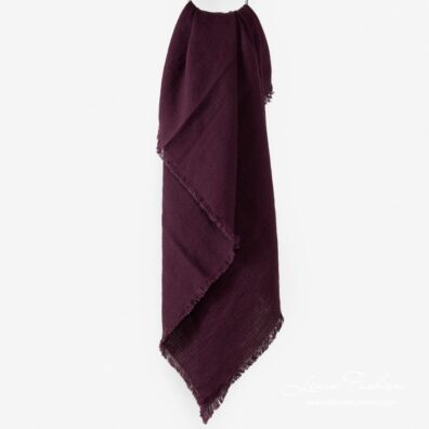 Linen-cotton scarf in dark red.