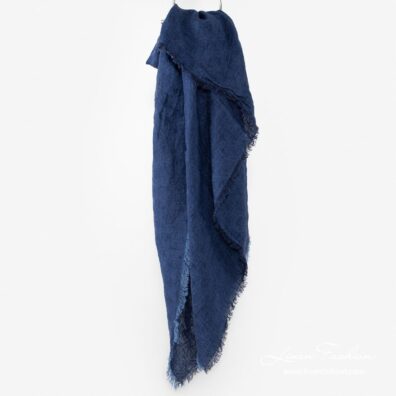 Linen scarf in dark blue.