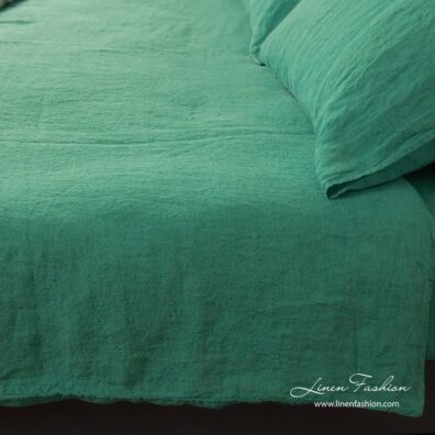 Green bed linen.