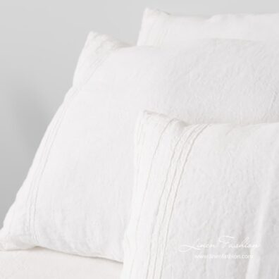 White flamingo bed linen.