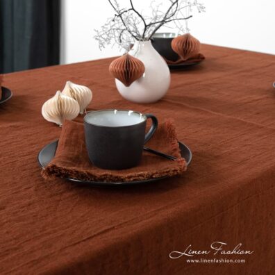 Brown tablecloth ROY.