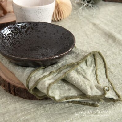 JARDIN pale green napkin.