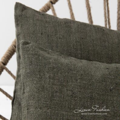 Green cushion covers Mossa in 100% linen, with zipper.