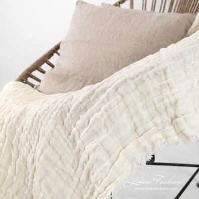 PLAZA yellowish linen blanket