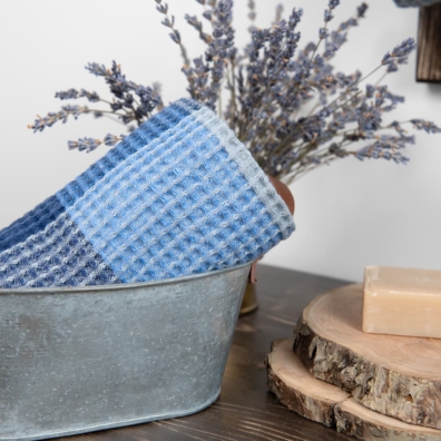 linen bath towel checked blue, different sizes.