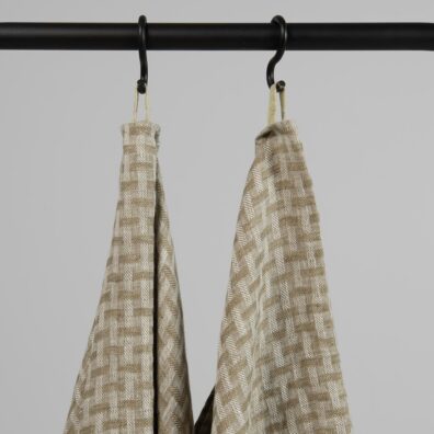 Green linen patterned bath towel, with hanging loops