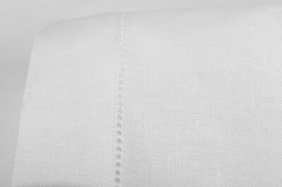 AIRA Table runner white