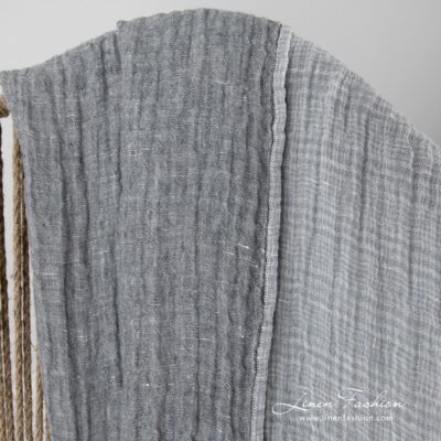 FOCUS Blanket light grey 10 Linen grey doublesided blanket, one side light, other - dark.