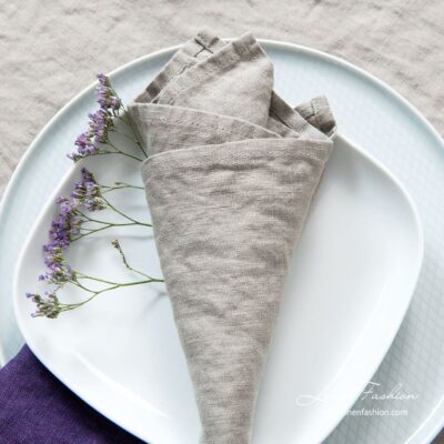 GAMMA Table napkin brownish grey 6 Brownish grey napkin of linen fabric.