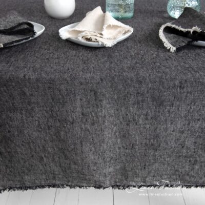 MANTIS Tablecloth black 10 MANTIS black linen tablecloth with matching napkins