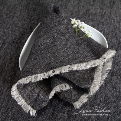 MANTIS black linen napkin