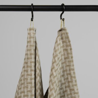 MARGO Bath towel green patterned 5 Green linen patterned bath towel, with hanging loops