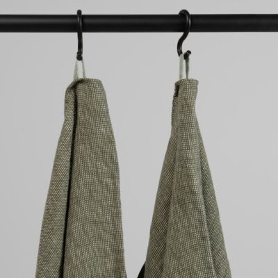 MARGO Bath towel dark green 5 Dark green linen patterned bath towel, with hanging loops