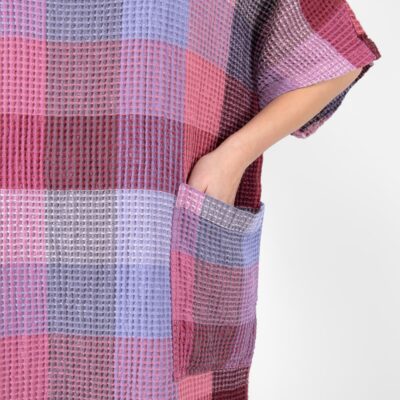 BINGO Poncho lilac checked 11 lilac linen poncho with pockets.