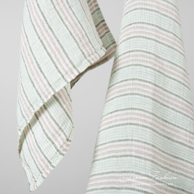 DOVERI Bath towel green 8 Linen green bath towel in different sizes.