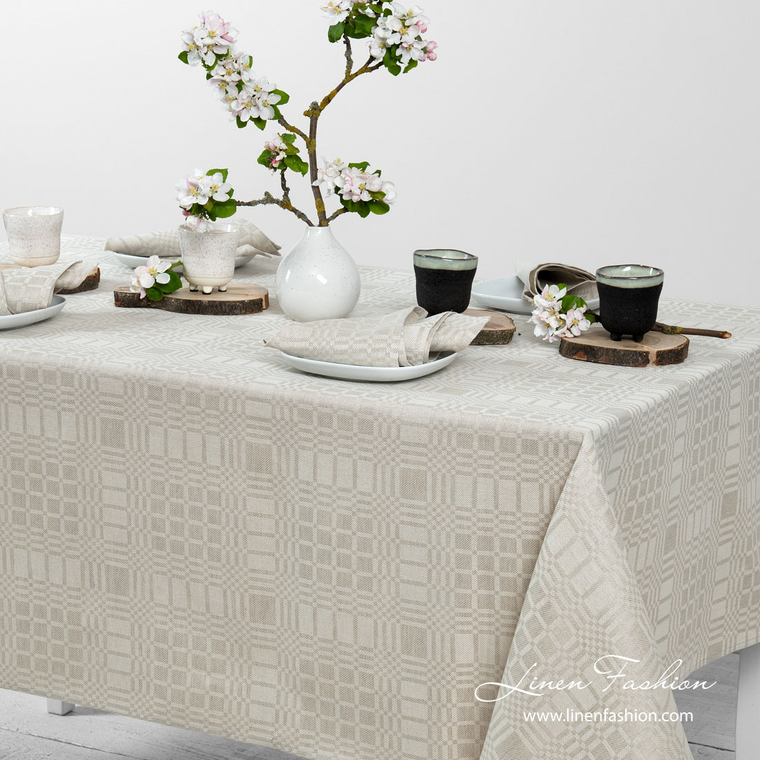 Grey patterned linen tablecloth | Linen Fashion