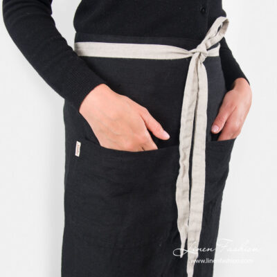 BISTRO LONG Apron black 5 Long black apron with front pockets and waist tie close up view