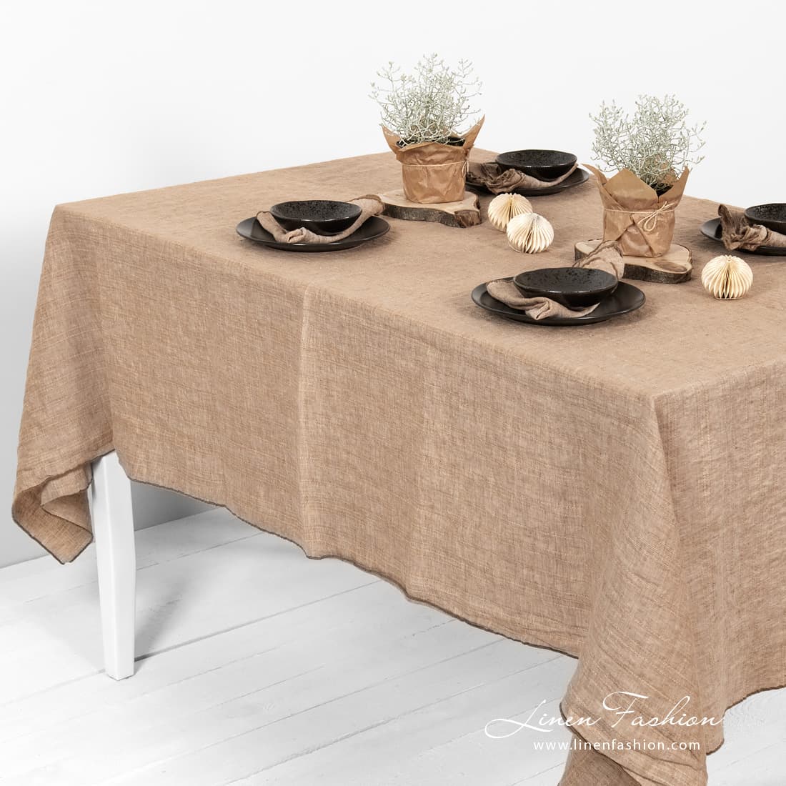 MACADAMIA Tablecloth brown 2 Brown tablecloth.