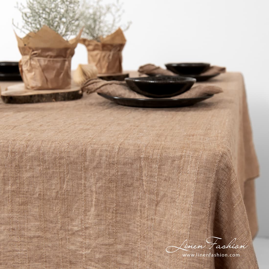 MACADAMIA Tablecloth brown 5 Macadamia tablecloth in brown.