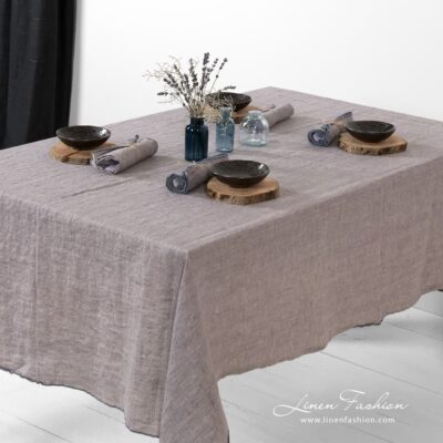 LOBELIA Tablecloth violet 11 Violet tablecloth of 100% linen fabric.