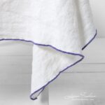 ARVO Tablecloth white with violet border