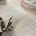 DELTA Table runner light grey