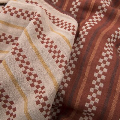 Brown patterned double half-linen fabric, washed 4 Brown patterned double half-linen fabric washed
