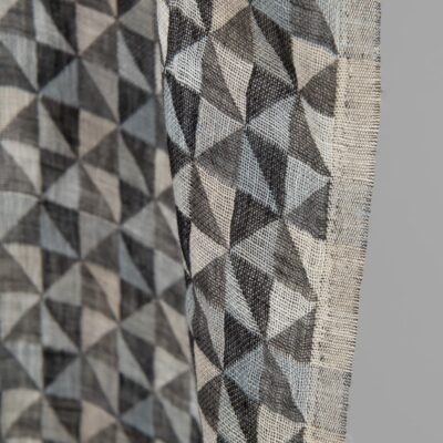 Washed linen fabric black grey jacquard triangle pattern 7 Washed linen fabric black grey jacquard triangle pattern, fabric edge