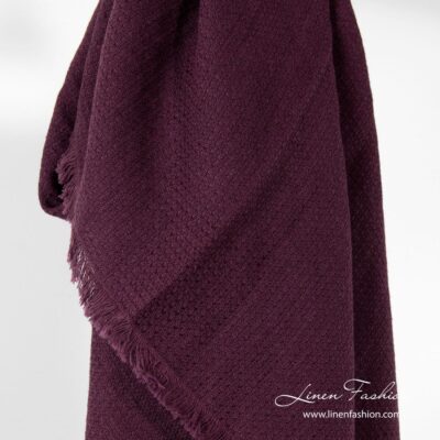 PUNTA Scarf dark red 4 Dark red linen-cotton scarf.