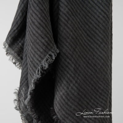 MARE Scarf dark grey 8 grey linen scarf, with transparent checks.