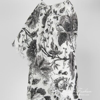 GARDENIA Scarf black 4 GARDENIA black scarf.