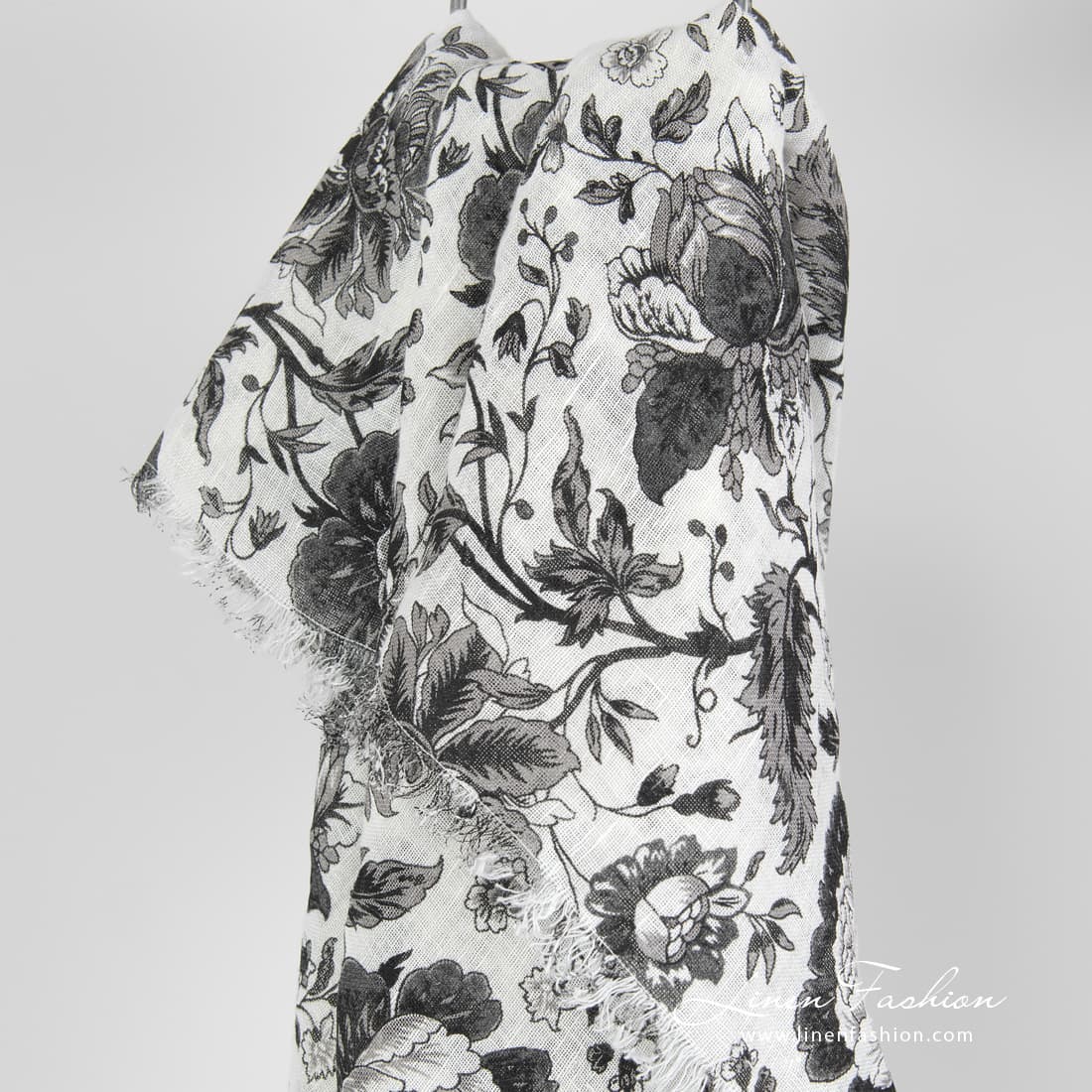 GARDENIA black scarf.
