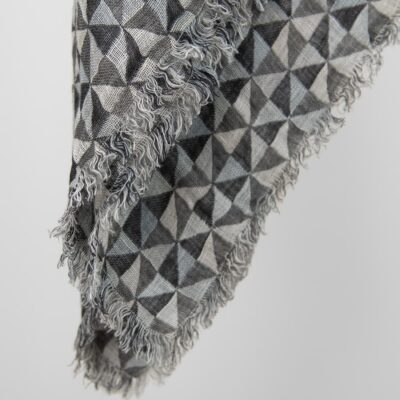 Grey linen scarf with fringe