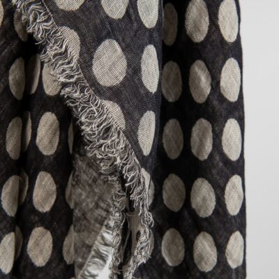 ZINA Scarf black 6 Natural and black linen scarf, with fringe