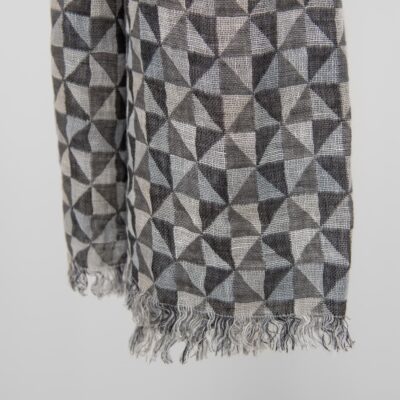 MOLI Shawl grey 6 Grey linen shawl with fringe on ends