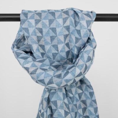 MOLI Shawl blue 5 Blue linen shawl geometric pattern