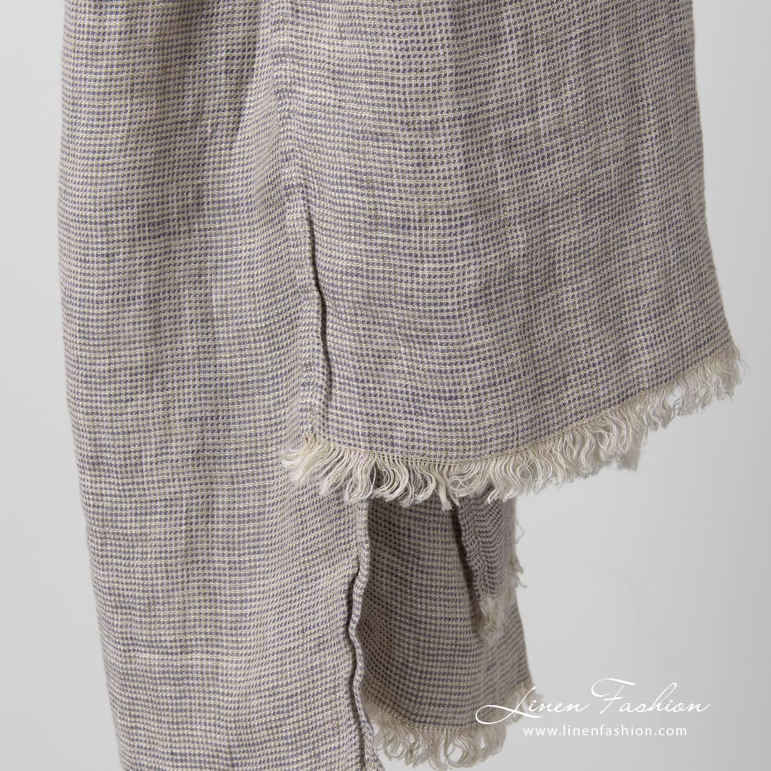 MEINO Shawl greyish 3 Greyish linen shawl with fringes