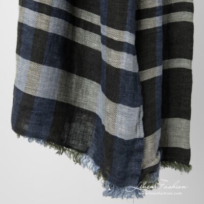 BUGA Shawl blue checked 6 Checked dark blue linen shawl with fringes