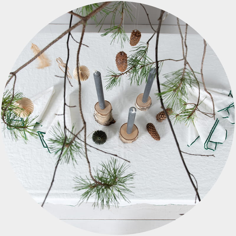 White linen napkins with green border collection - image 2.