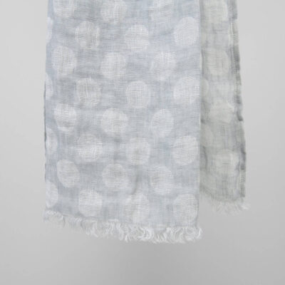 ZINA Shawl light grey 6 Light grey linen shawl, bubble pattern