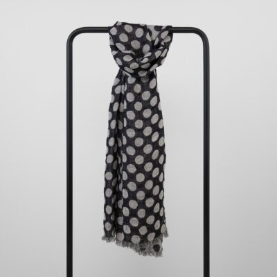 ZINA Shawl black 4 Black linen shawl