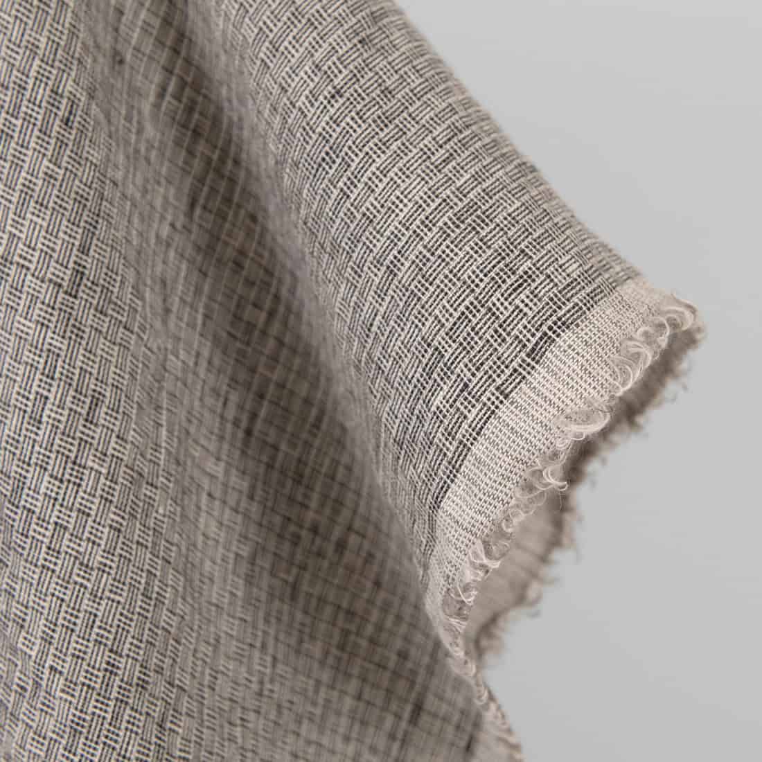 Linen fabric pink-black small pattern washed 3 Washed linen fabric pink-black small pattern, fabric edge